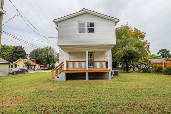 Building Photo - 1000 Haskell St