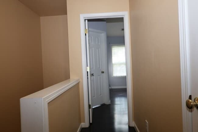 Building Photo - 3 Bedroom Townhome in the Heart of Dulth