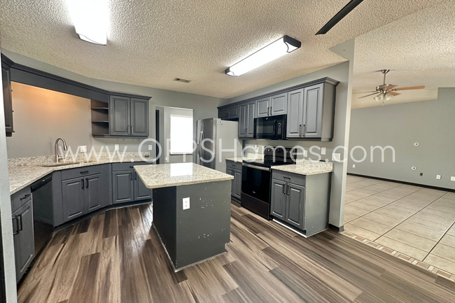 Building Photo - Charming Home on a Cul-de-Sac