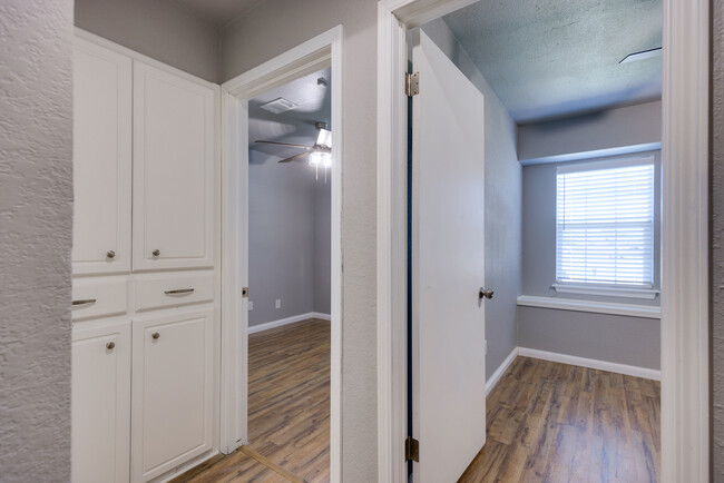 Building Photo - 809 Teal Pl