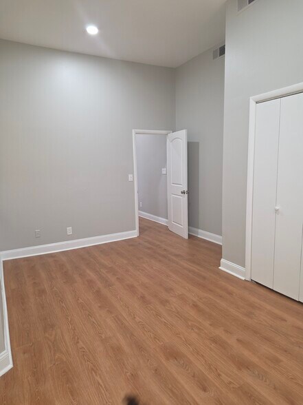 First bedroom second angle - 1700 Linden Ave