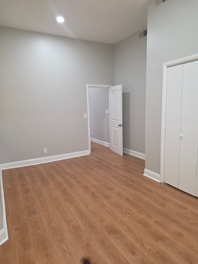 First bedroom second angle - 1700 Linden Ave