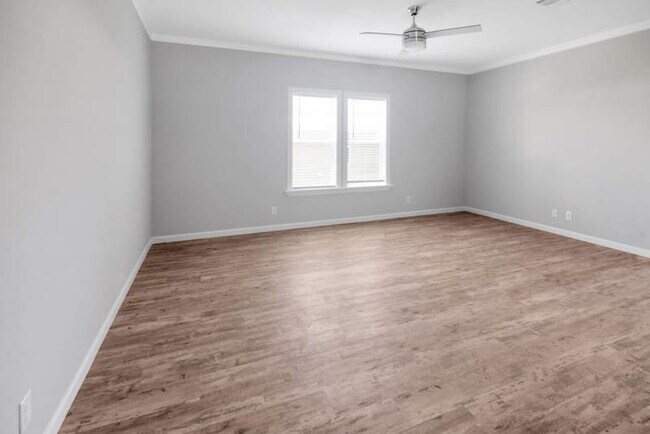 Building Photo - 1451 Whispering Pnes Lp