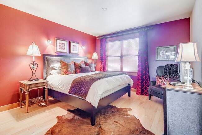 Building Photo - Downtown Frisco! Tons of space, amazing lo...