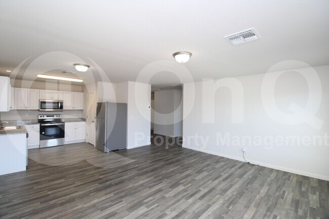 Building Photo - 961 W Verde Ln