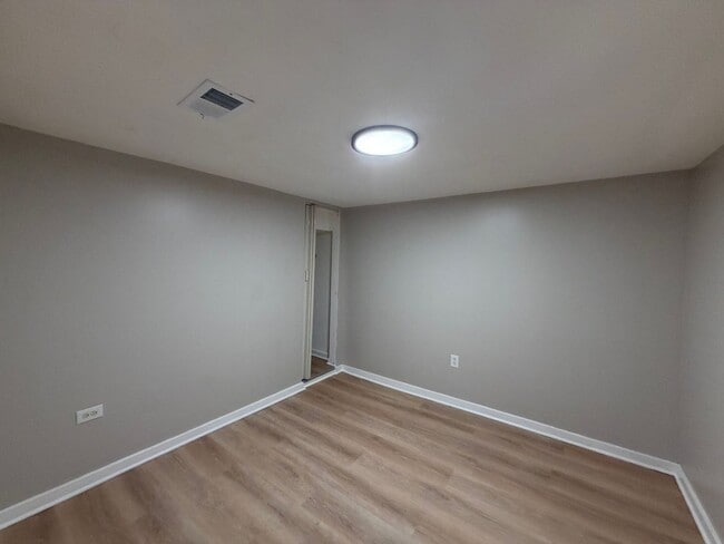 Building Photo - 8339 S Hamilton Ave