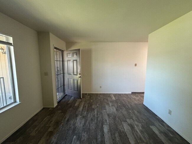 Building Photo - 104 S Parsons Ave