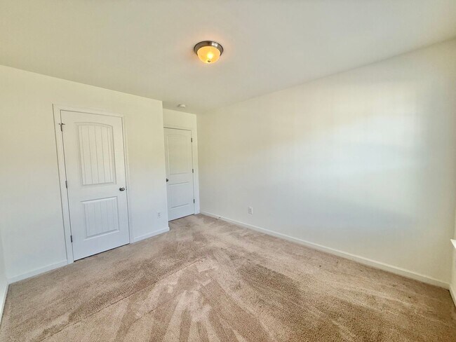 Building Photo - Spacious 3BD, 3.5BA Clayton Townhome with a Large Bonus Space Downstairs and Easy Access to Highways