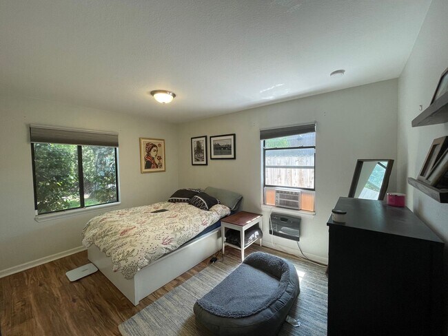 Building Photo - Charming S. Tabor 2 Bed + Bonus Room, 2 Ba...