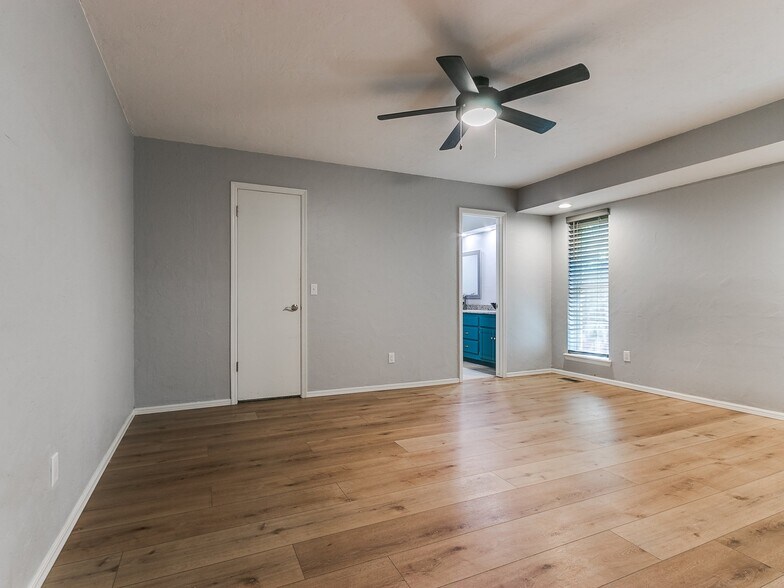 Building Photo - 9906 Mantle Dr