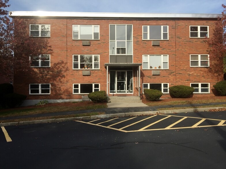 Front Side of Building. Visitor Parking Spots. - 1105 Lexington St