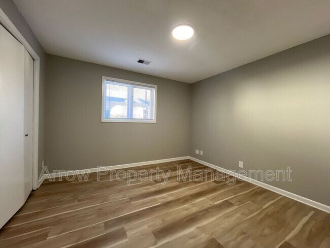 Building Photo - 440 Moffitt St