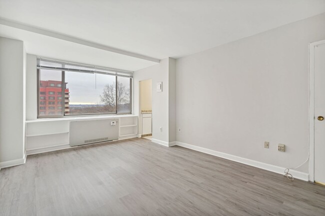 Primary Photo - Charming & Bright Studio at River Place West