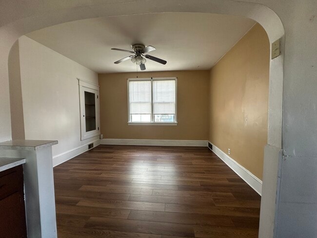 Building Photo - 437 Clark St