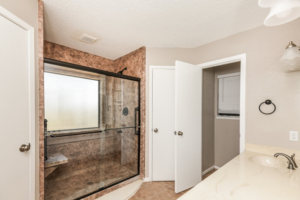 Building Photo - 125 Camelot Dr