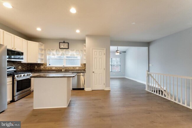 Building Photo - 43792 Sunset Terrace