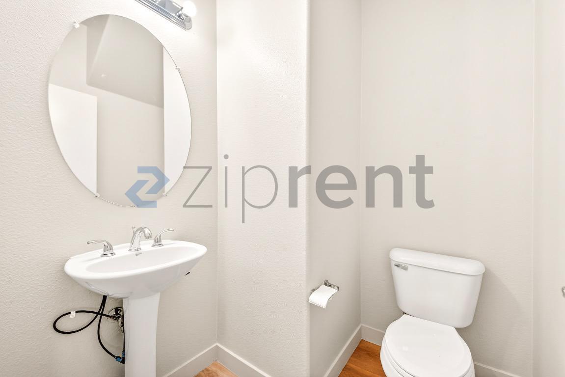 Building Photo - 15916 Lasselle St