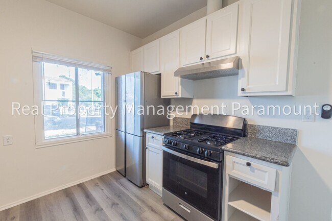 Building Photo - 2757 S Mansfield Ave
