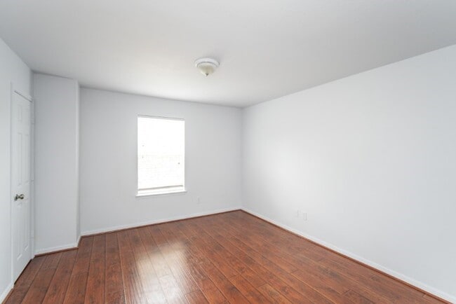 Building Photo - 2322 Cool Springs Ln