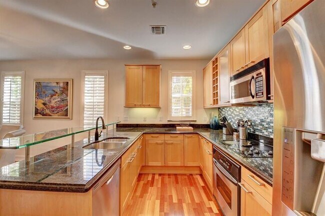 Building Photo - 306 E Mallory Cir