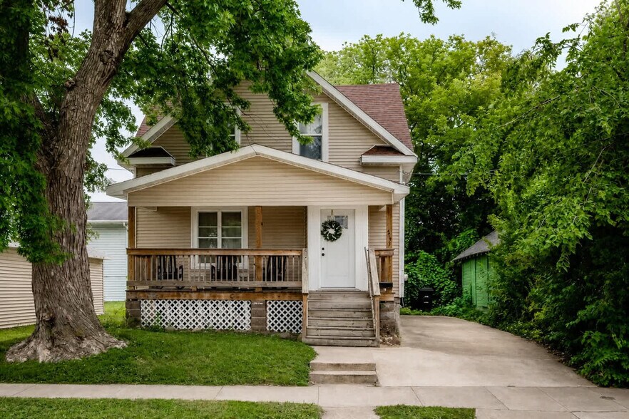 Building Photo - 513 Evans St