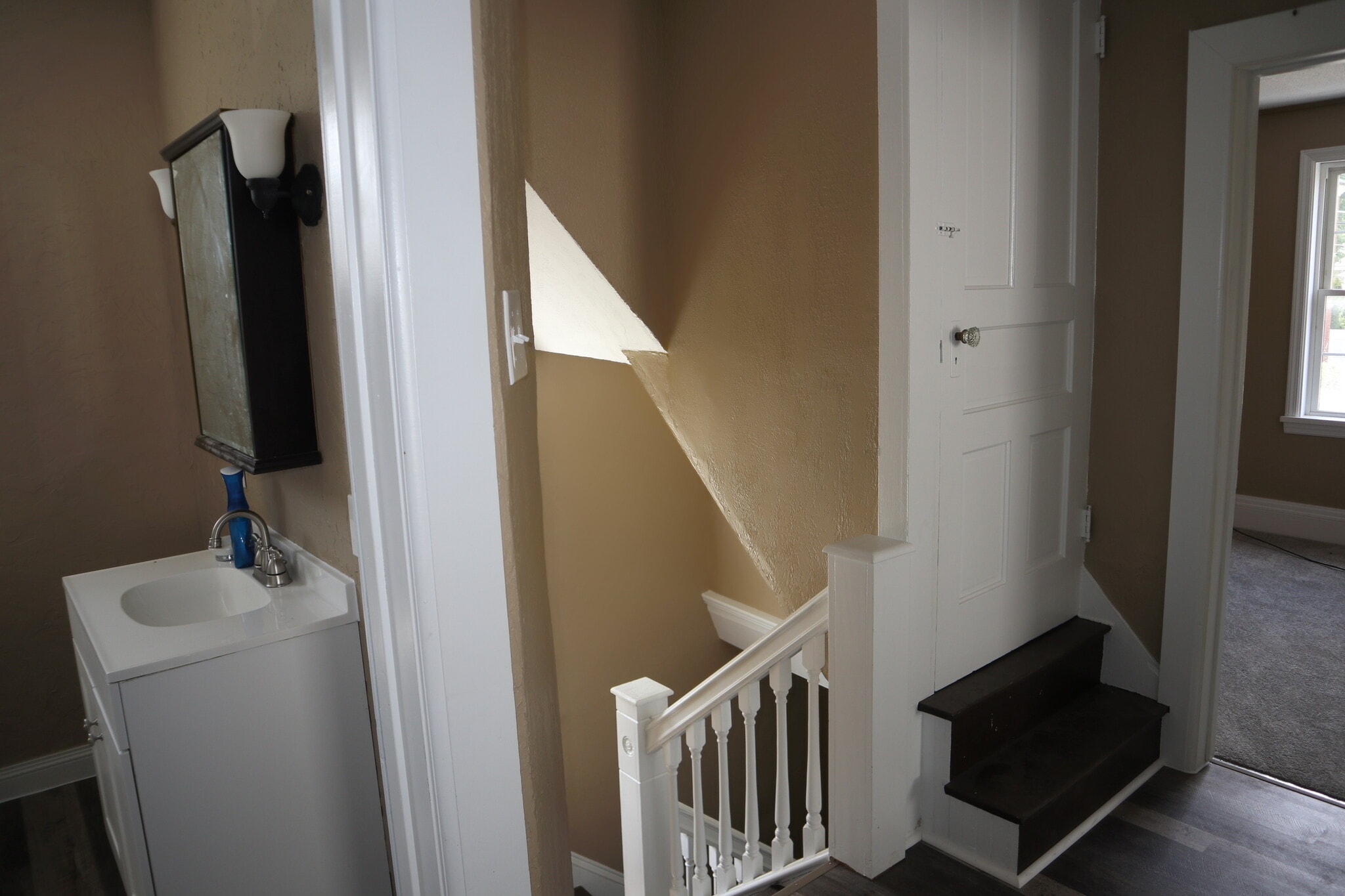 Building Photo - 606 2nd St