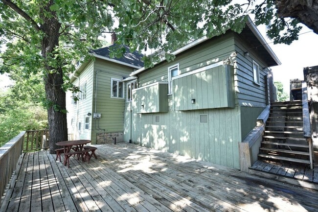 Building Photo - 3 bedroom Tosa Village townhome