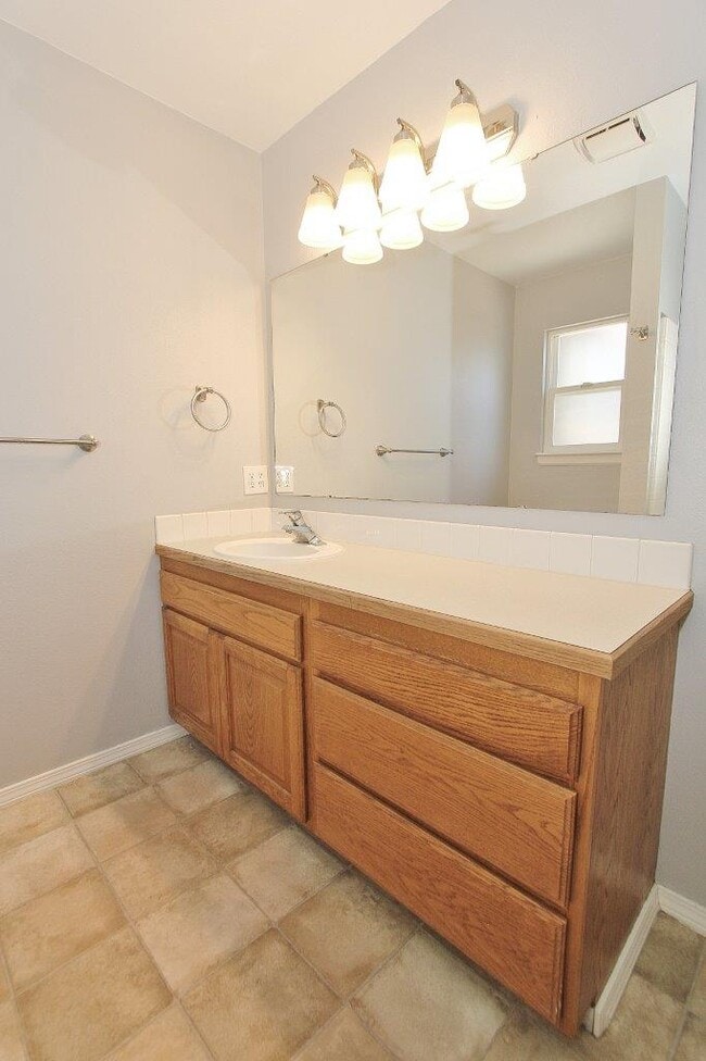 Building Photo - 2624 Manchester Dr