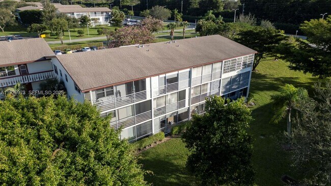 Building Photo - 130 Brighton Dr
