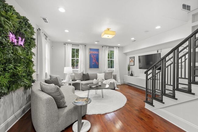 Building Photo - 610 City Park Ave