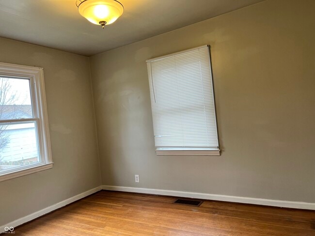 Building Photo - 1328 Wallace Ave