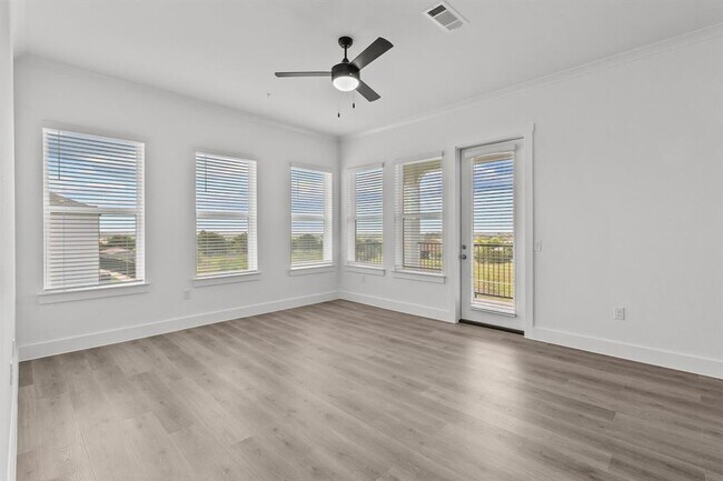 Building Photo - 1664 Hillside Terrace