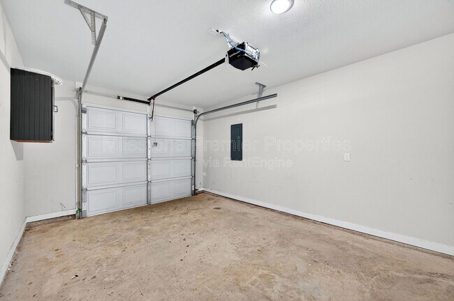 Building Photo - 2809 Peony Dr