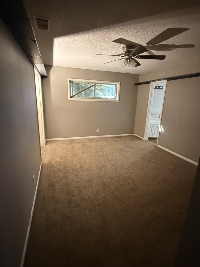 Building Photo - 200 S Birch St