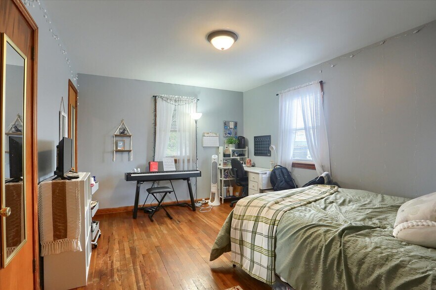 Building Photo - 28 E Willow St