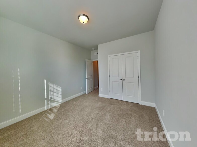 Building Photo - 165 Lynnridge Dr