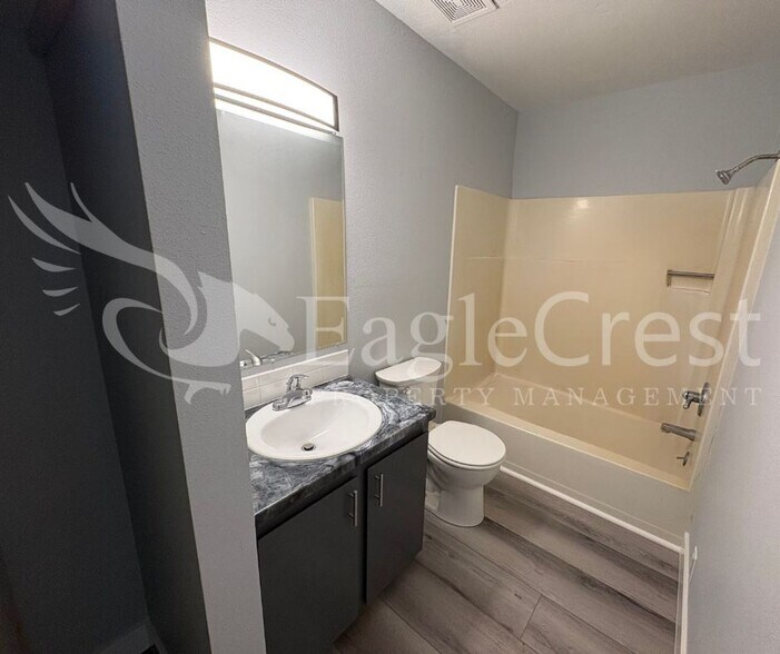 Building Photo - 17/19 S. Roosevelt