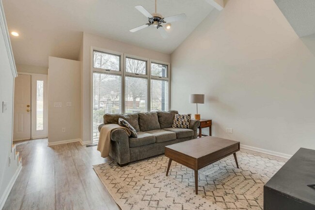 Building Photo - 5009 Emerald Dr