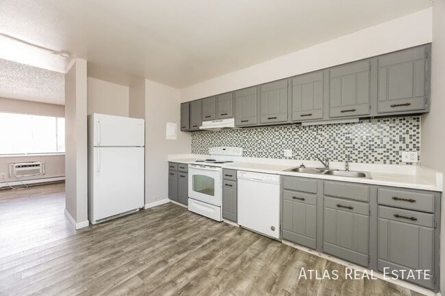 Building Photo - 2855 W Montebello-4