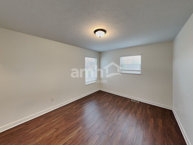 Building Photo - 1130 Mastell Dr