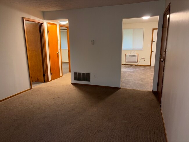 Building Photo - 1543 Hubbard Rd