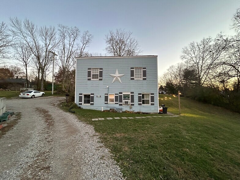 Front - 310 W Pike St