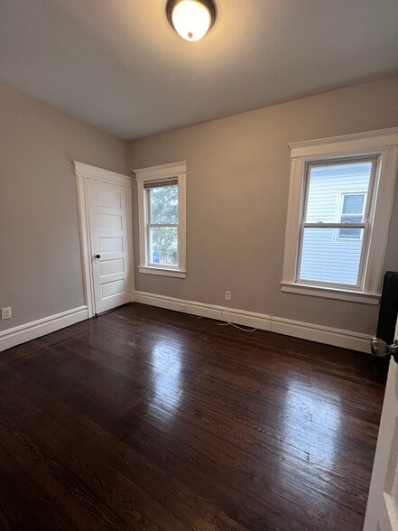 Building Photo - 29 Hilton St