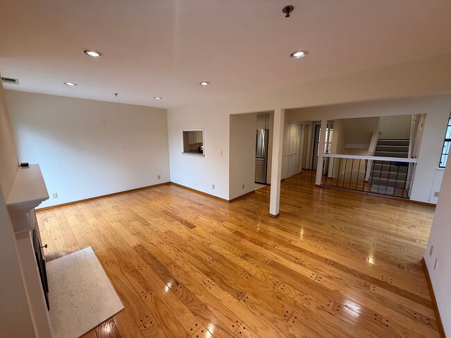 Building Photo - LARGE TWO BEDROOM TWO AND HALF BATH, QUAIL...