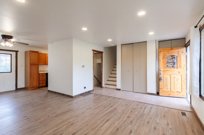 Building Photo - 657 Creighton St
