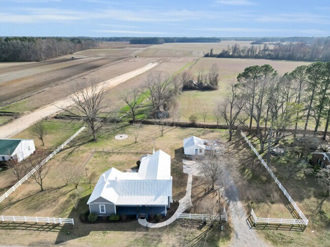 Building Photo - 801 NC-33