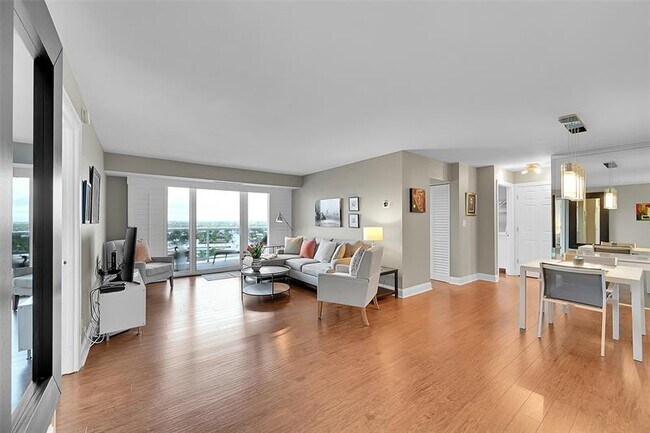 Building Photo - 2841 N Ocean Blvd