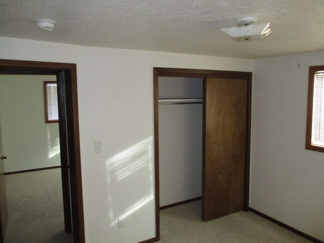 Building Photo - 3422 N Sheridan Ave