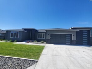 Building Photo - FOR RENT SOUTHCLIFFE