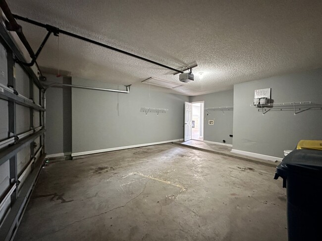 Building Photo - Three Bedroom in Greenfield Lakes